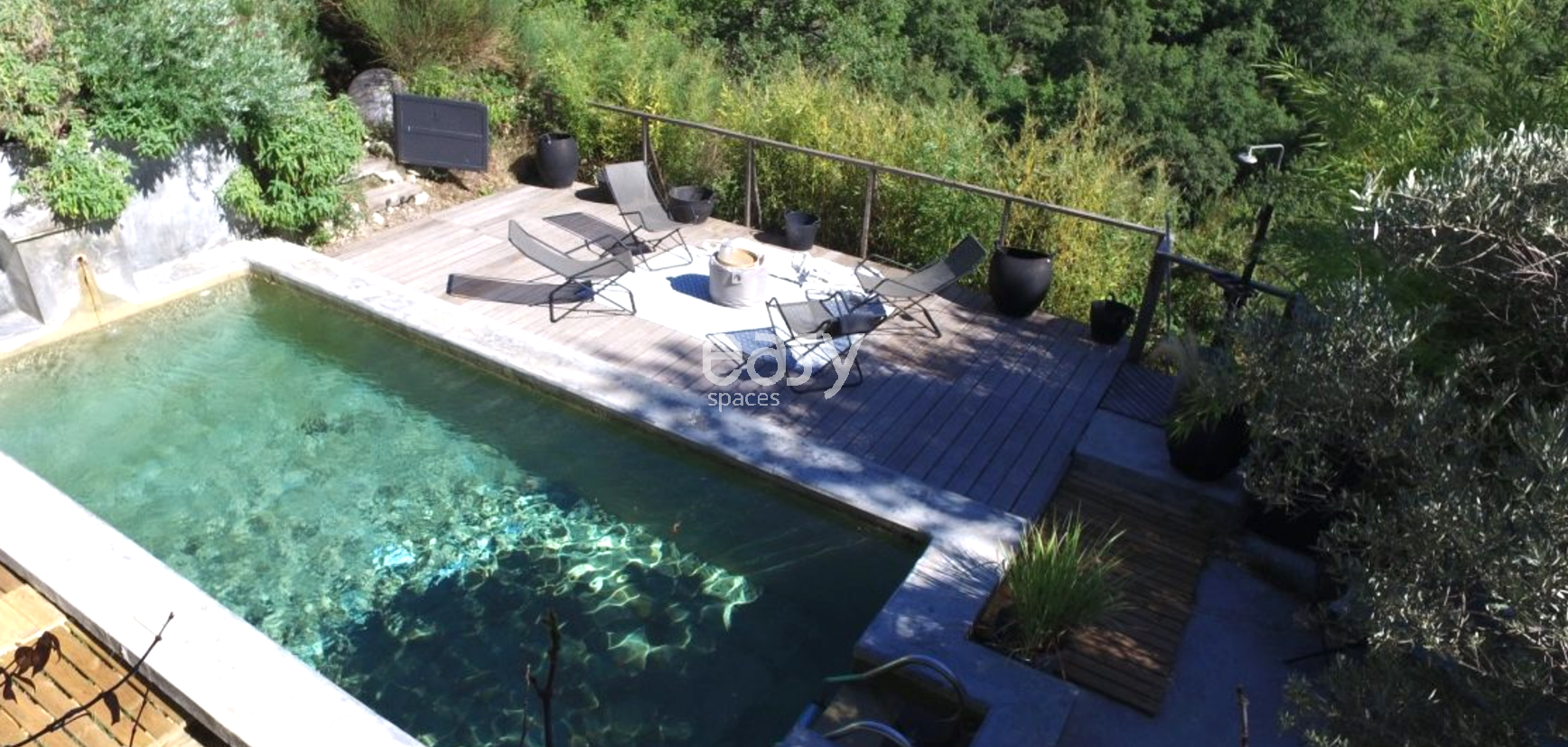 house with a swimming pool ideally suited for professional photoshoots in the Cannes area